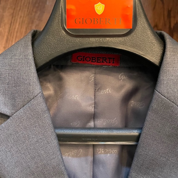 Boys Gioberti  3 pc suit - Picture 3 of 6